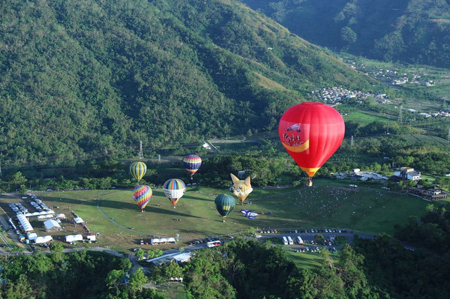Vietjet accompagne le Festival international de montgolfières 2022 à Tuyen Quang